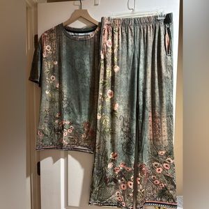 Brand New Women’s Small 2-Piece Summer Set